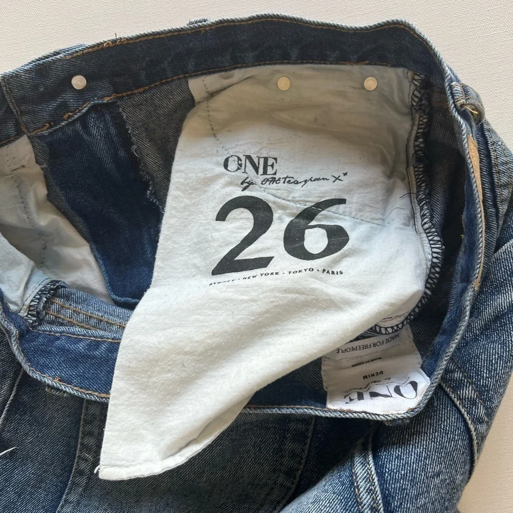 One Teaspoon x Free‎ People Women's 26 Jean Shorts Outlaws Distressed High Rise